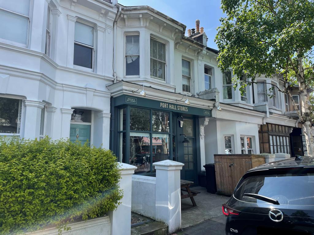 Lot: 23 - MIXED USE PART POSSESSION FOR INVESTMENT - side view from east end of street